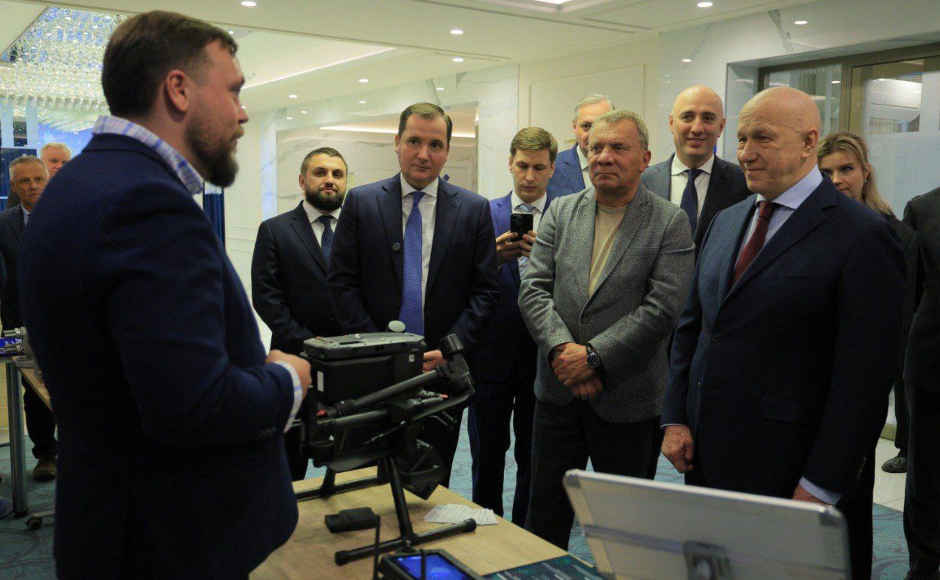 Сенаторы Иван Новиков и Юрий Борисов посетили объекты логистической инфраструктуры и приняли участие в совещании по социально-экономическому развитию региона