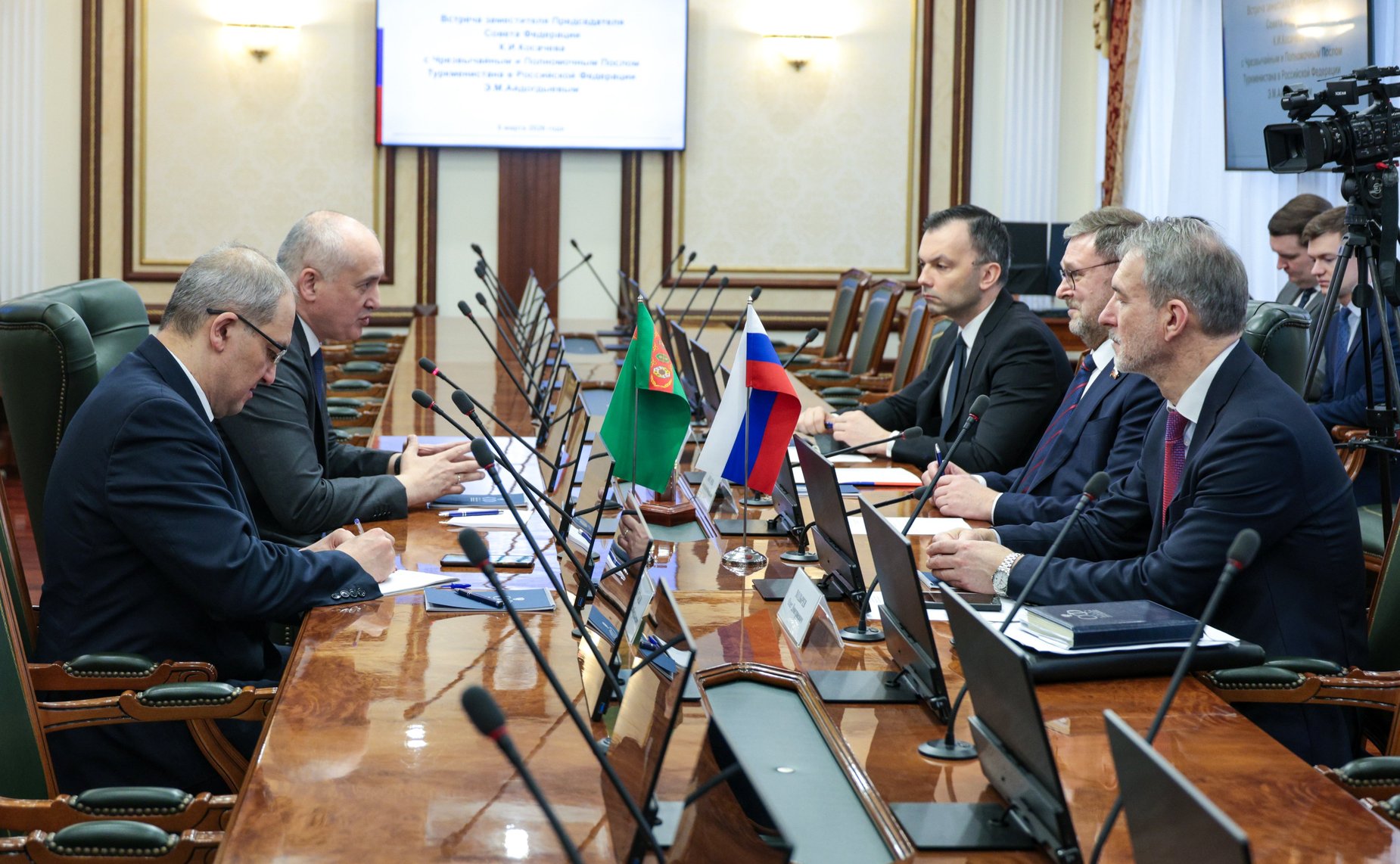 Встреча заместителя Председателя Совета Федерации Константина Косачева с Чрезвычайным и Полномочным Послом Туркменистана в Российской Федерации Эсеном Айдогдыевым