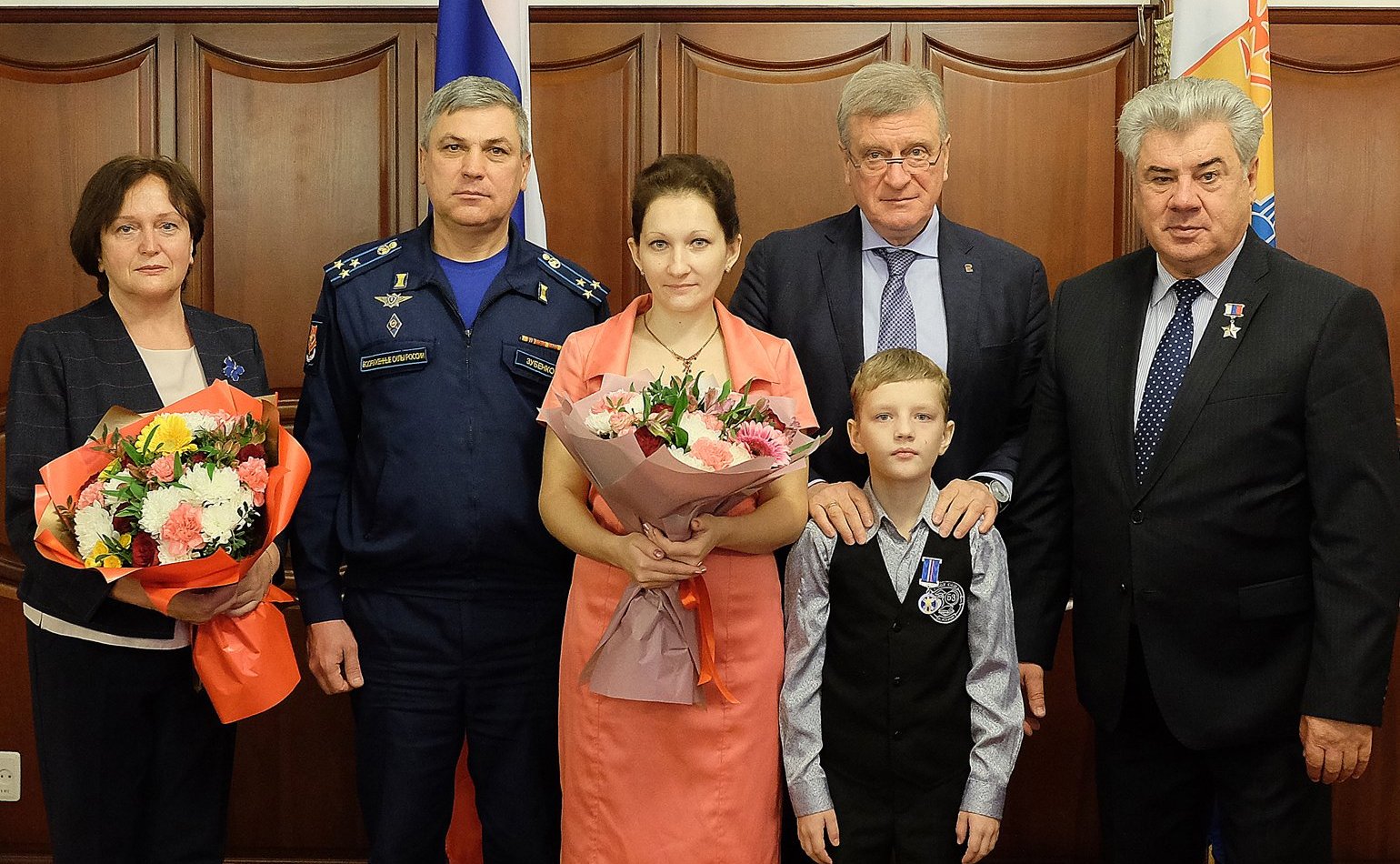 Виктор Бондарев в рамках Всероссийского гражданско-патриотического проекта «Дети-герои» наградил медалью «За проявленное мужество» кировского школьника