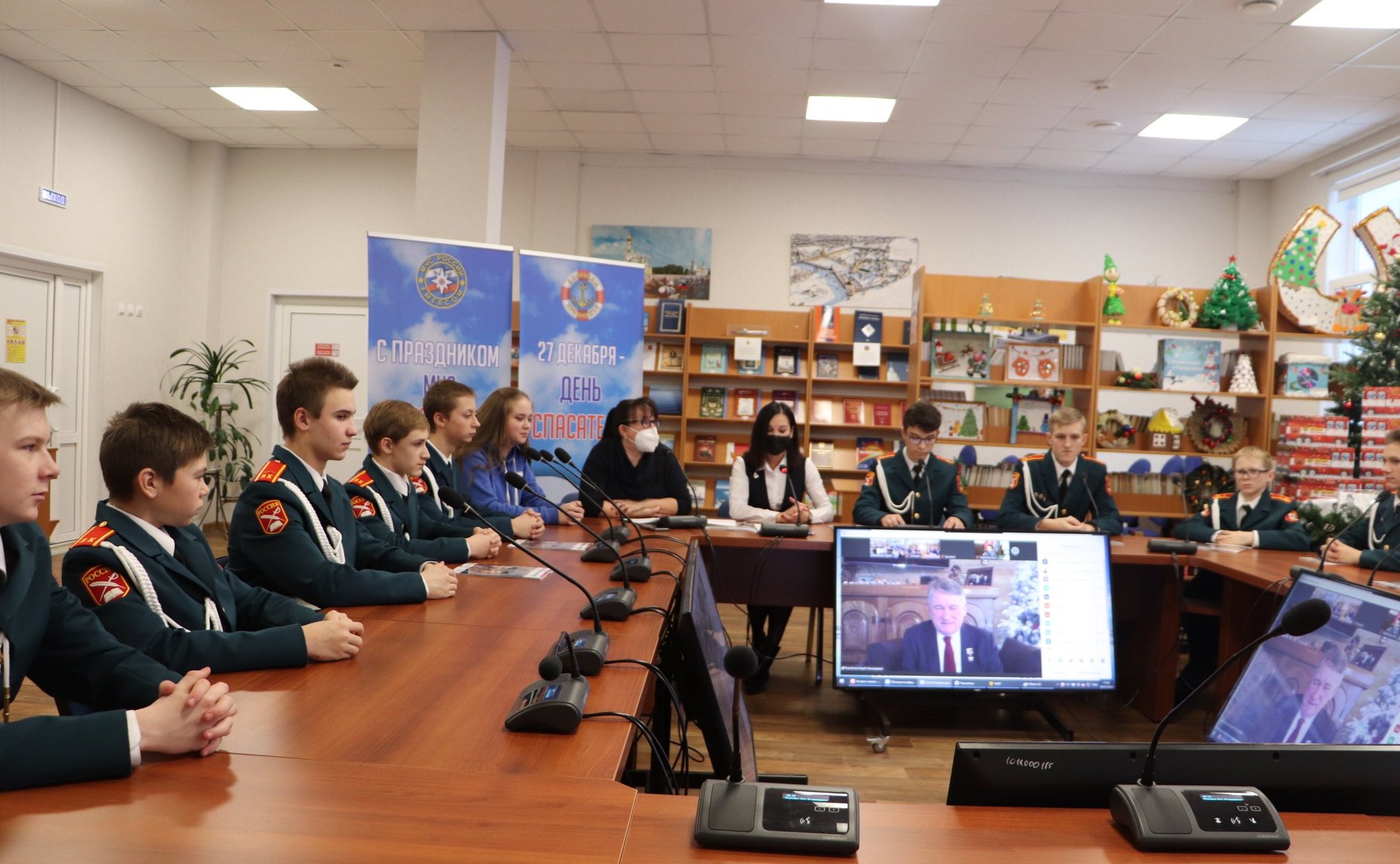 Заместитель Председателя СФ, Заслуженный спасатель РФ, Герой России Юрий Воробьев провел онлайн-урок, посвященный Дню спасателя и 30-летию со дня образования МЧС России