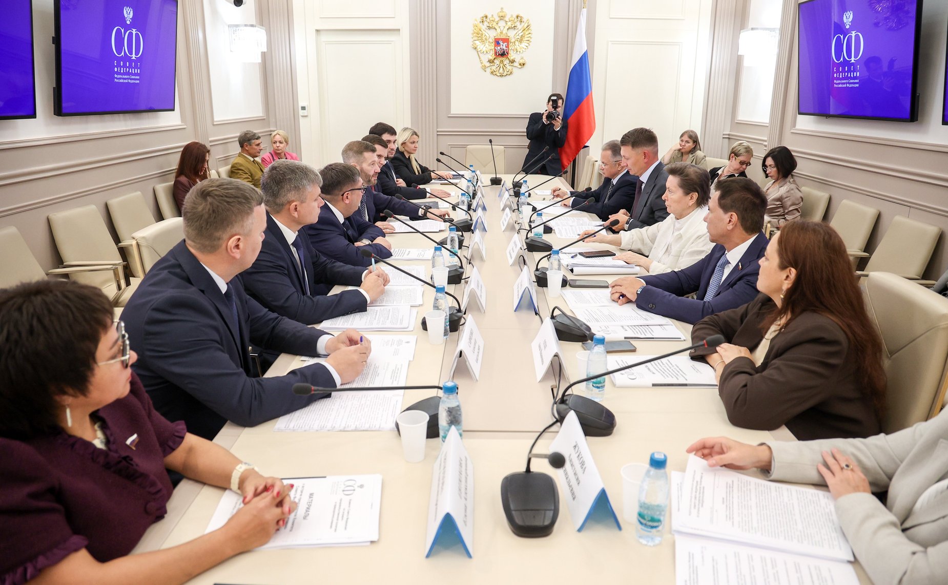 Встреча председателя Комитета СФ по аграрно-продовольственной политике и природопользованию Александра Двойных с Губернатором Чукотского автономного округа Владиславом Кузнецовым