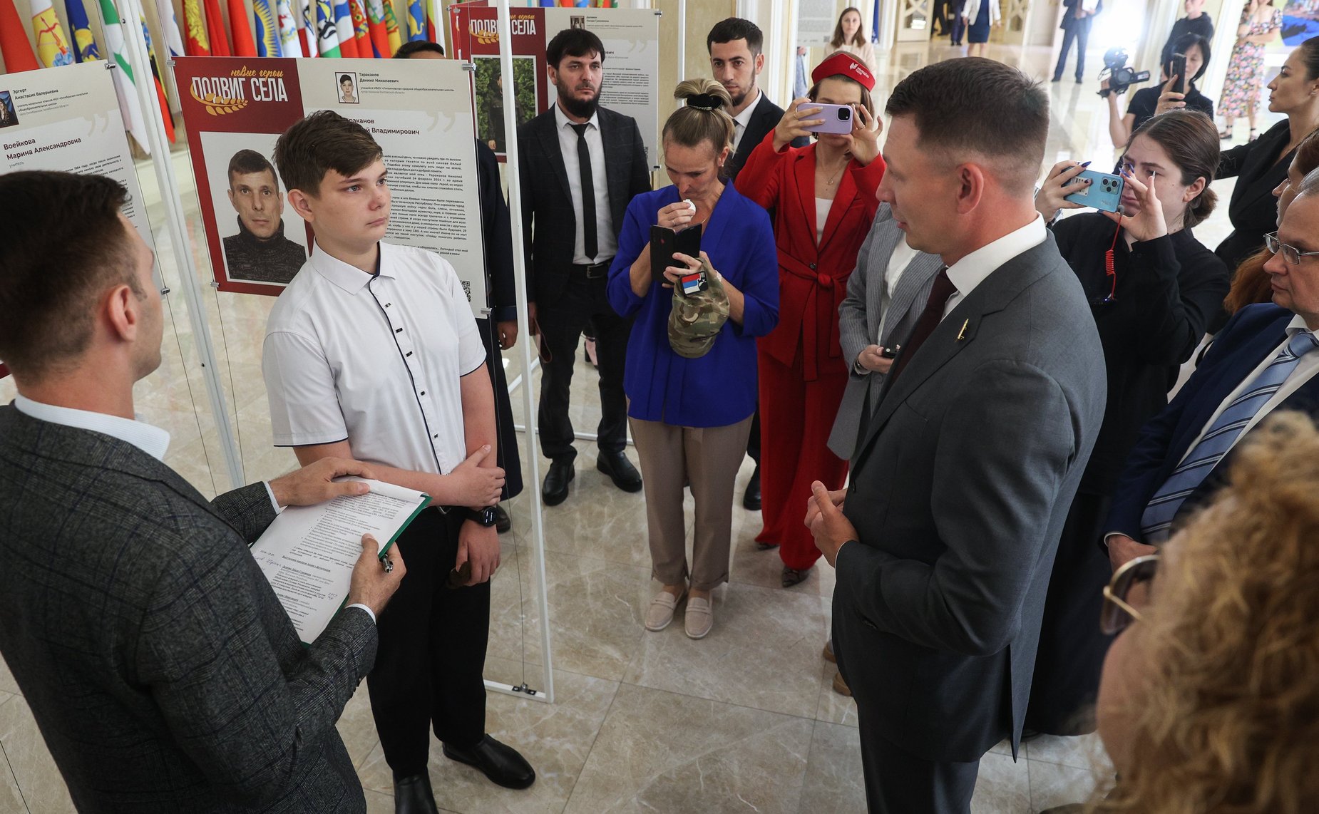 В Совете Федерации открылась выставка «Подвиг села: новые герои»