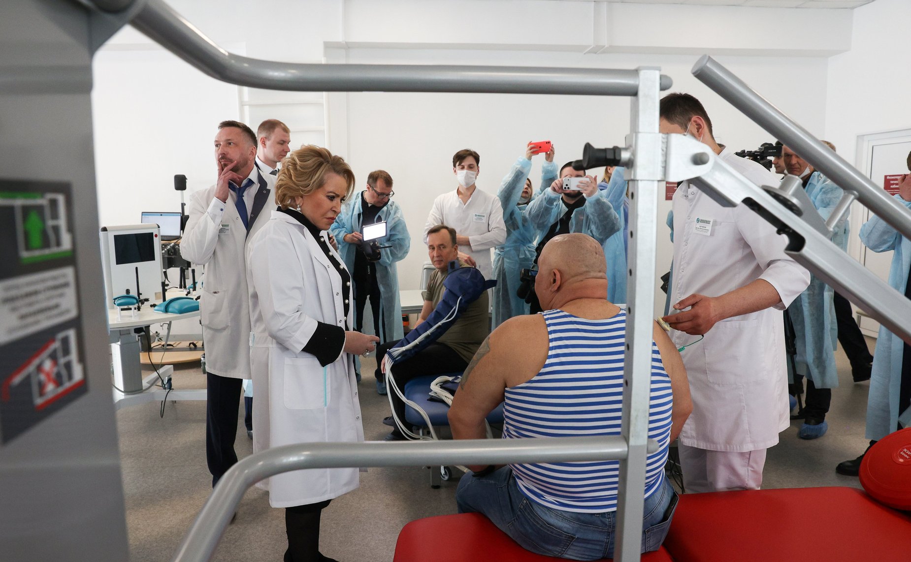 В рамках поездки Председатель СФ Валентина Матвиенко посетила Курганскую областную клиническую больницу (КОКБ) и строящееся здание поликлиники