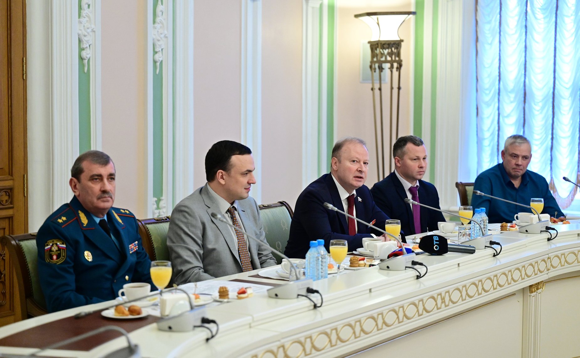 Виктор Шептий в канун Дня героев Отечества провёл в регионе торжественную церемонию награждения детей-героев, спасших человеческие жизни и совершивших героические и мужественные поступки