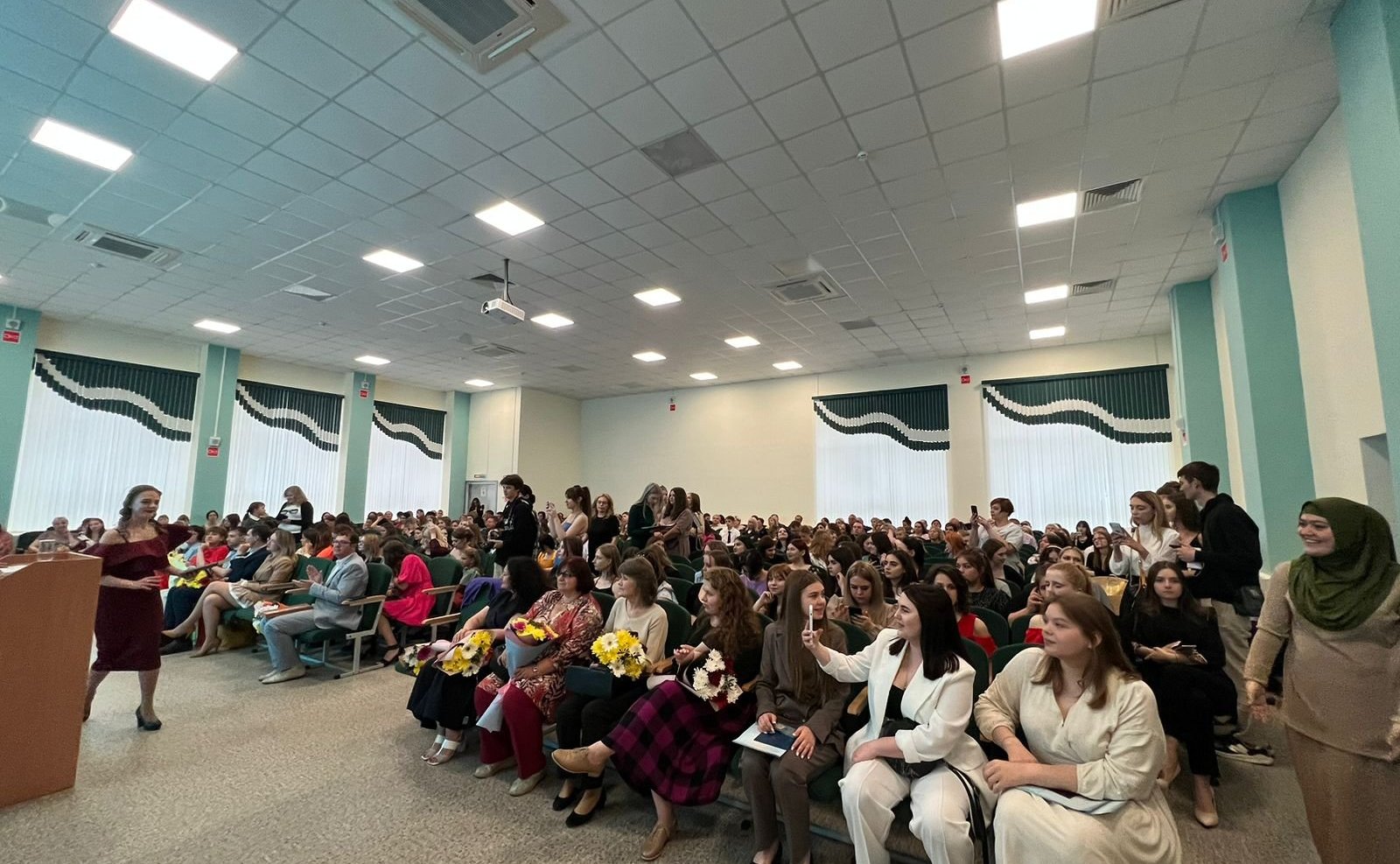 Ирина Кожанова приняла участие в церемонии вручения дипломов выпускникам