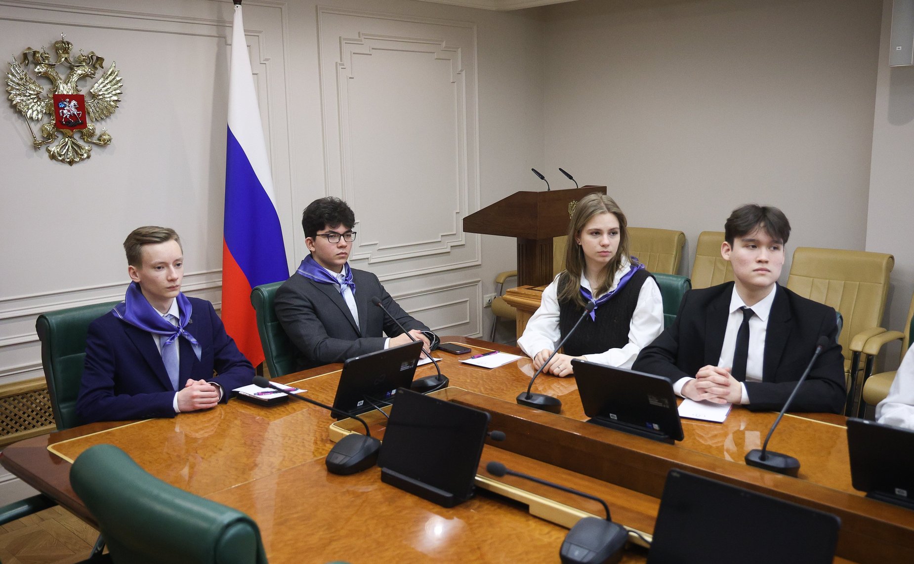 Встреча заместителя Председателя Совета Федерации Юрия Воробьева с учащимися Университетской гимназии МГУ