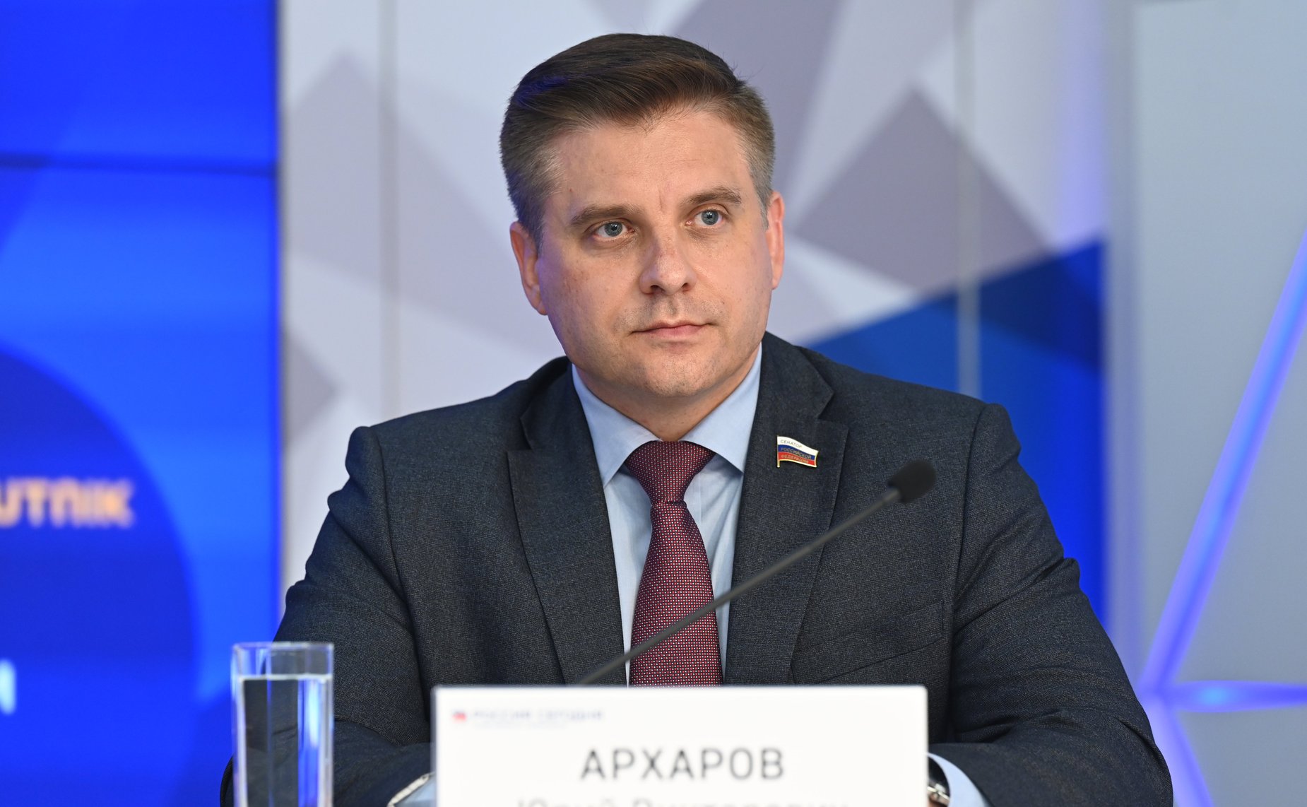 Юрий Архаров