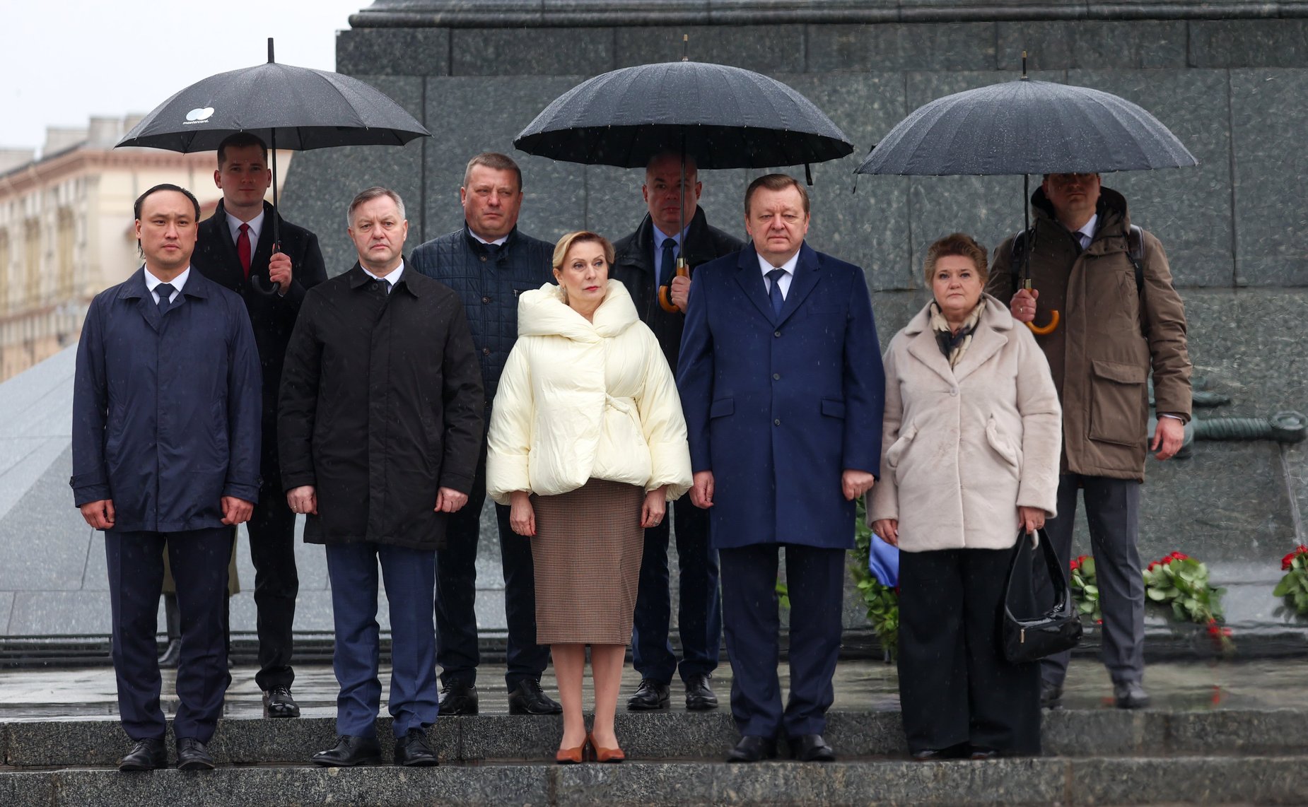 Заместитель Председателя Совета Федерации Инна Святенко приняла участие в Торжественном возложении цветов и венков к Монументу Победы