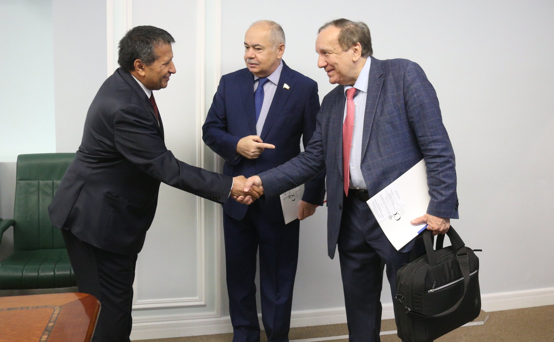 Ильяс Умаханов провел встречу с Чрезвычайным и Полномочным Послом Йеменской Республики в РФ Ахмедом Салемом Аль-Вахейши