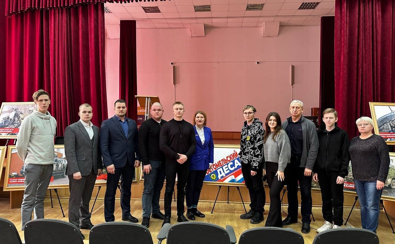 Айрат Гибатдинов представил фотовыставку учащимся колледжа