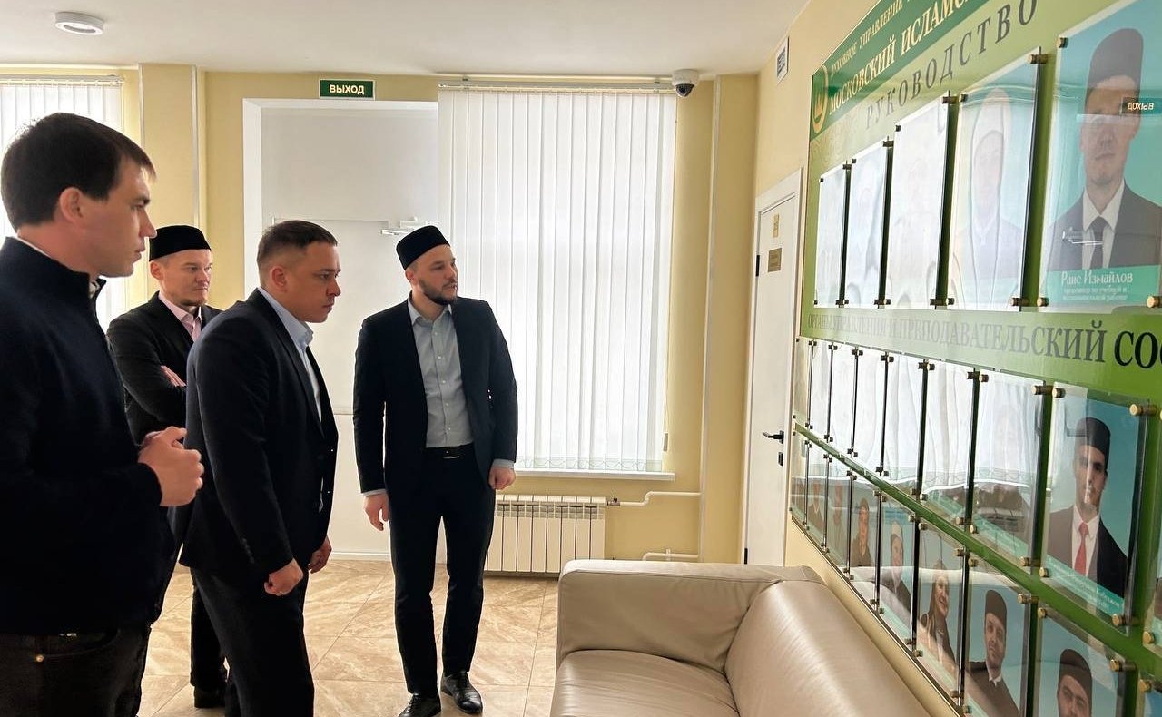 Айрат Гибатдинов провел встречу с представителями Духовного управления мусульман РФ и проректоратом МИИ