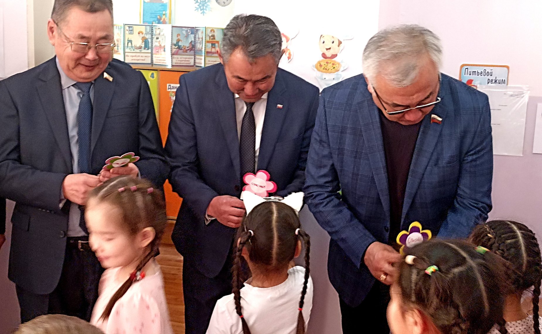 Баир Жамсуев в ходе рабочей поездки в регион посетил городское поселение «Могойтуй» и село Хара-Шибирь Могойтуйского района