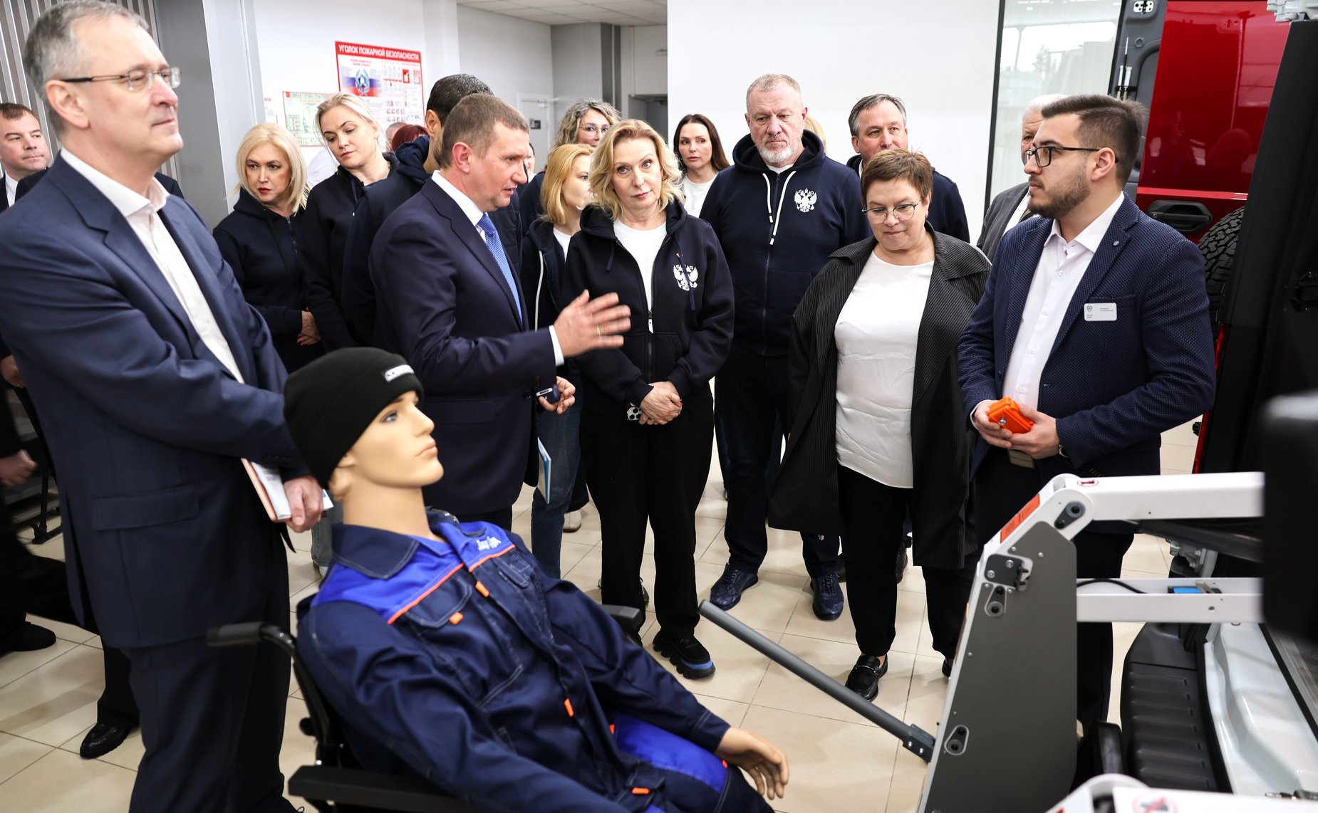 Сенаторы посетили компанию «Луидор» и ознакомились с производимыми на предприятием специальным транспортом социальной инфраструктуры