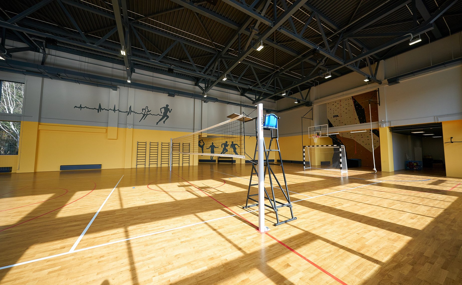 Первый заместитель Председателя СФ Владимир Якушев посетил новый корпус Югорского физико-математического IT-лицея в столице ХМАО Югре