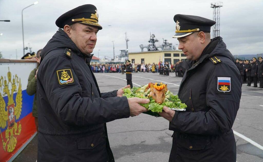 Татьяна Сахарова поздравила экипажи кораблей Северного флота с возвращением в Североморск после длительного плавания