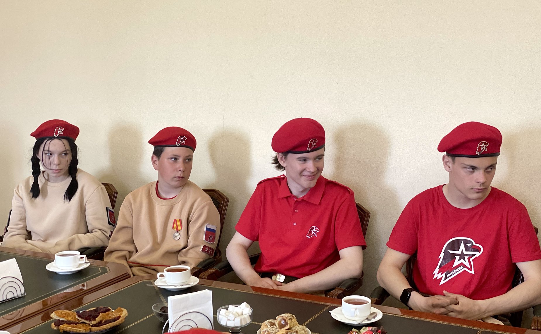 Александр Лутовинов в ходе региональной недели провел встречу с юнармейцами Ненецкого автономного округа