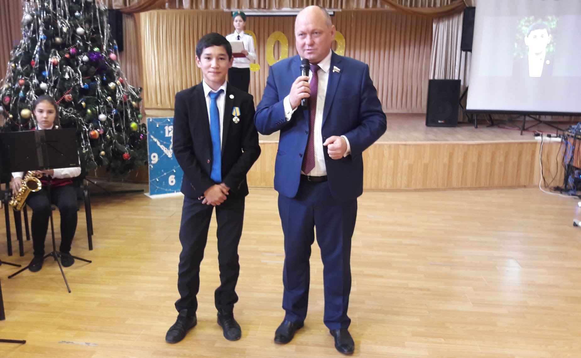 Алексей Кондратенко принял участие в церемонии награждения школьника из Геленджика Руслана Мекюрдянова медалью Общероссийской общественной организации «Российский союз спасателей» «За мужество в спасении»