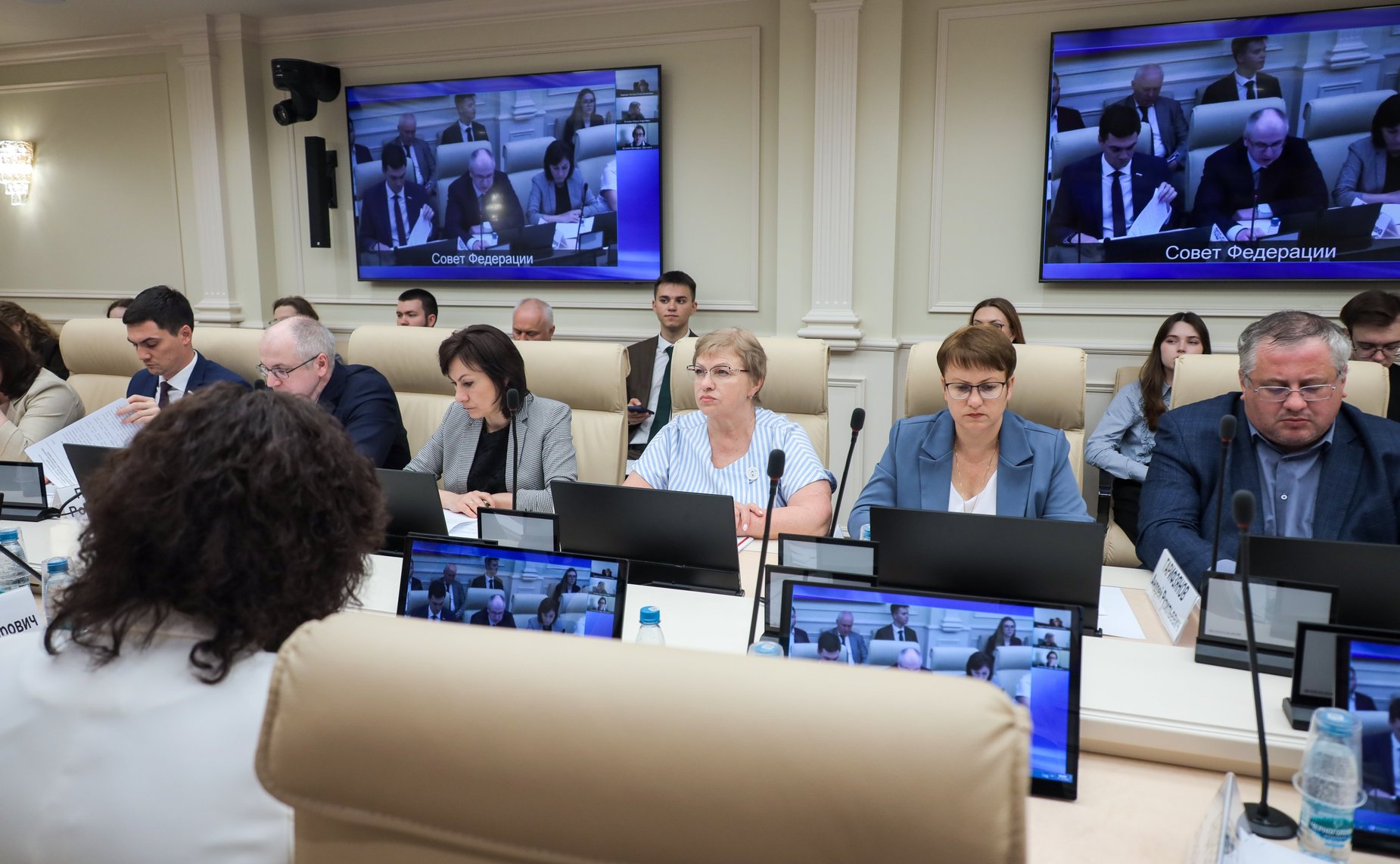 Круглый стол Комитета Совета Федерации по федеративному устройству, региональной политике, местному самоуправлению и делам Севера «Актуальные вопросы совершенствования муниципальной службы»