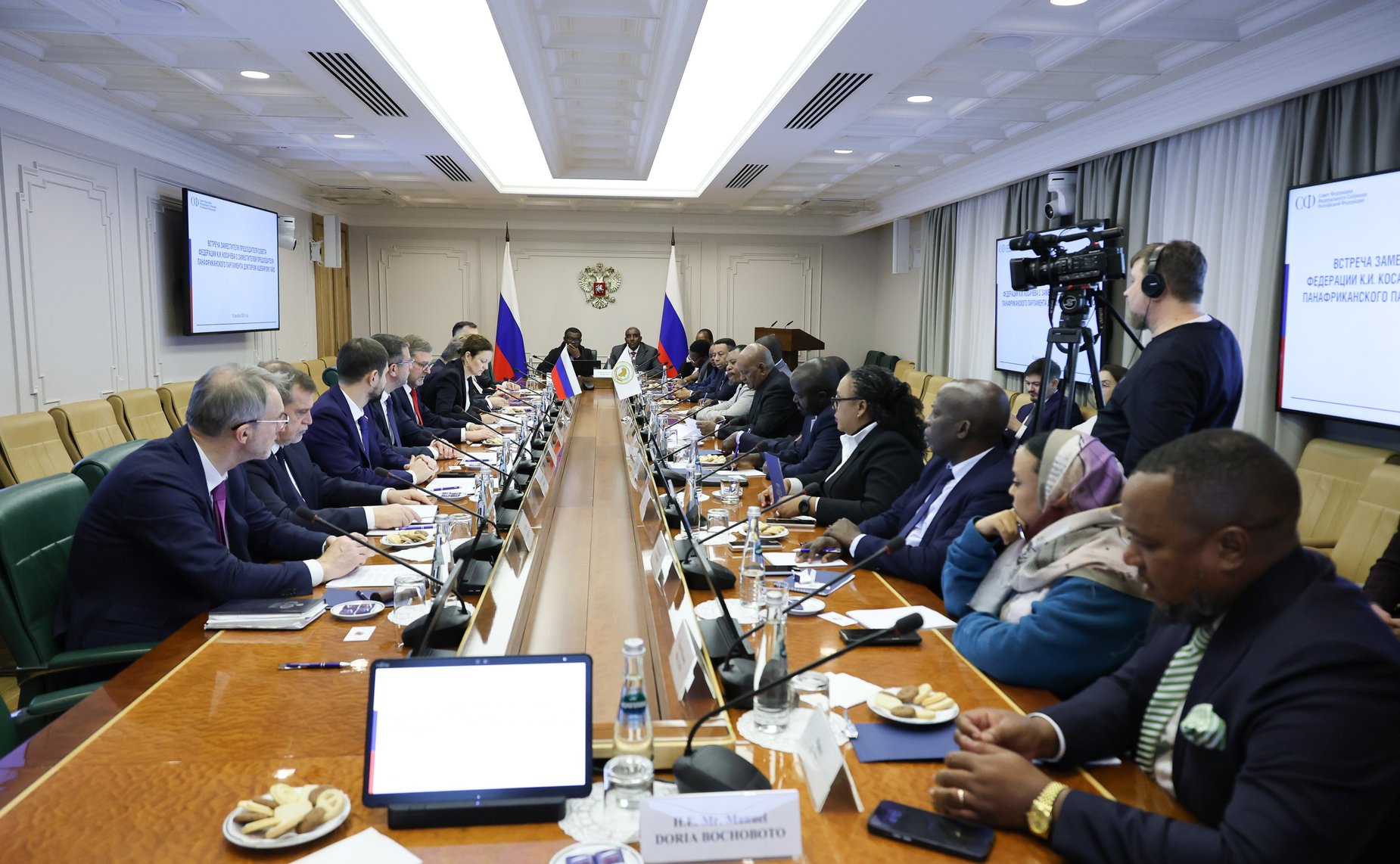 Константин Косачев провел встречу с делегацией парламентариев африканских стран во главе с заместителем Председателя Панафриканского парламента Гайо Ашебиром
