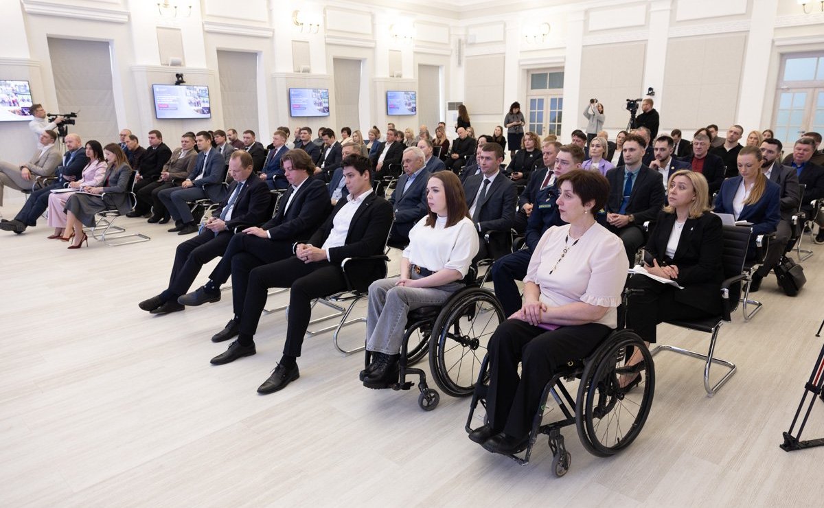 Александр Карелин принял участие в круглом столе на тему «Комплексный подход к развитию спорта на территории Псковской области: массовость или высшие достижения?»