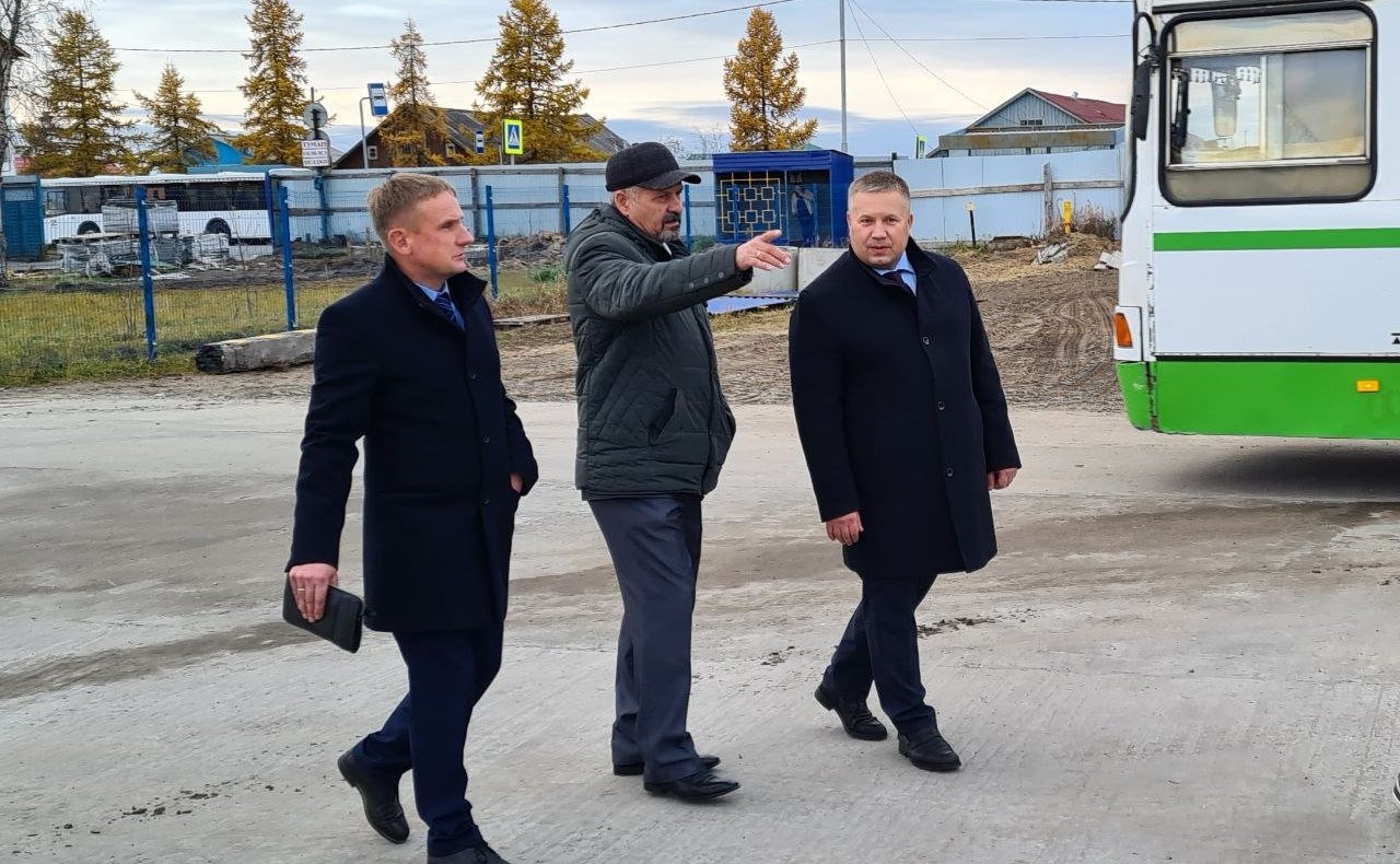 Денис Гусев в рамках работы в регионе посетил муниципальное унитарное предприятие «Нарьян-Марское автотранспортное предприятие»