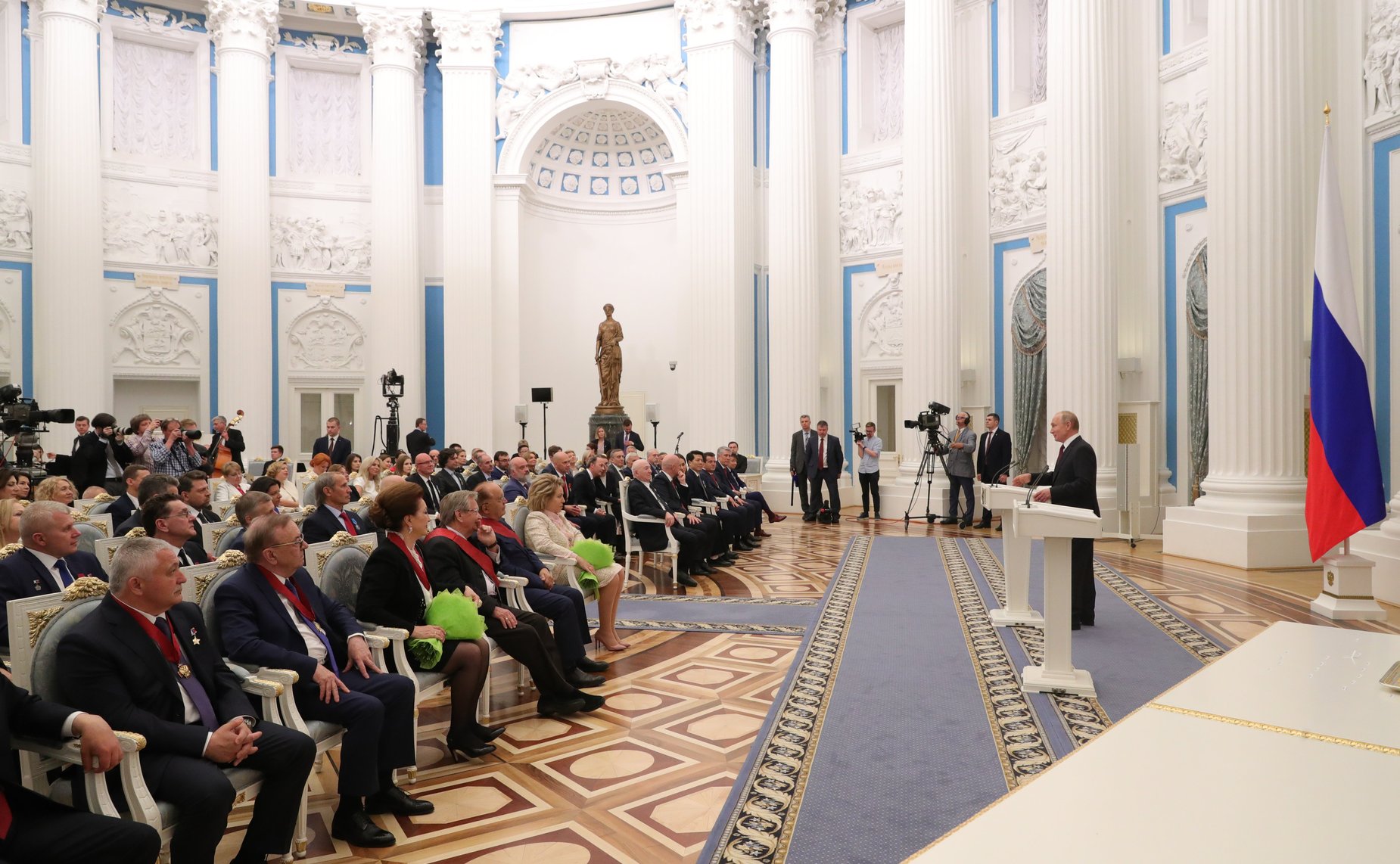 Президент России В. Путин наградил Председателя Совета Федерации В. Матвиенко орденом Святого апостола Андрея Первозванного