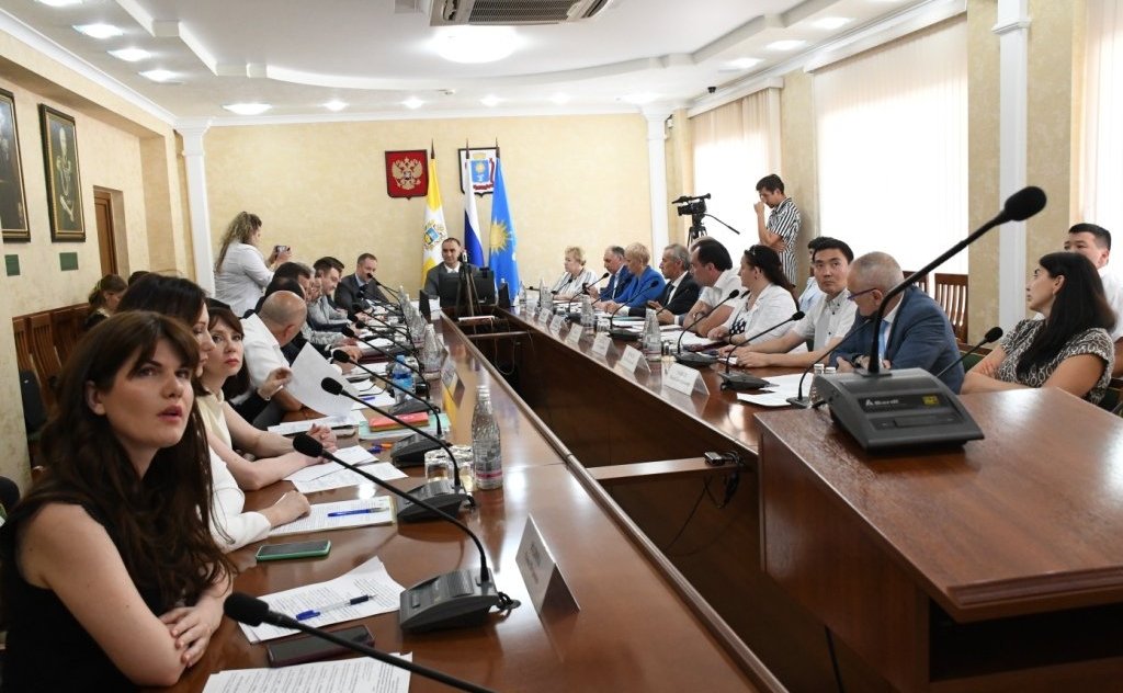 Заместитель председателя Комитета СФ по социальной политике Мохмад Ахмадов провел выездное совещание по вопросу мониторинга реализации положений Федерального закона, направленного на гармонизацию законодательства о спорте