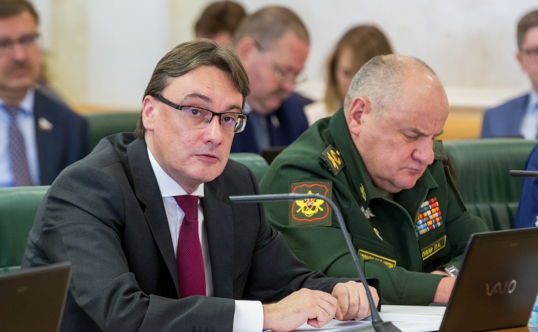 Е. Иванов и П. Попов