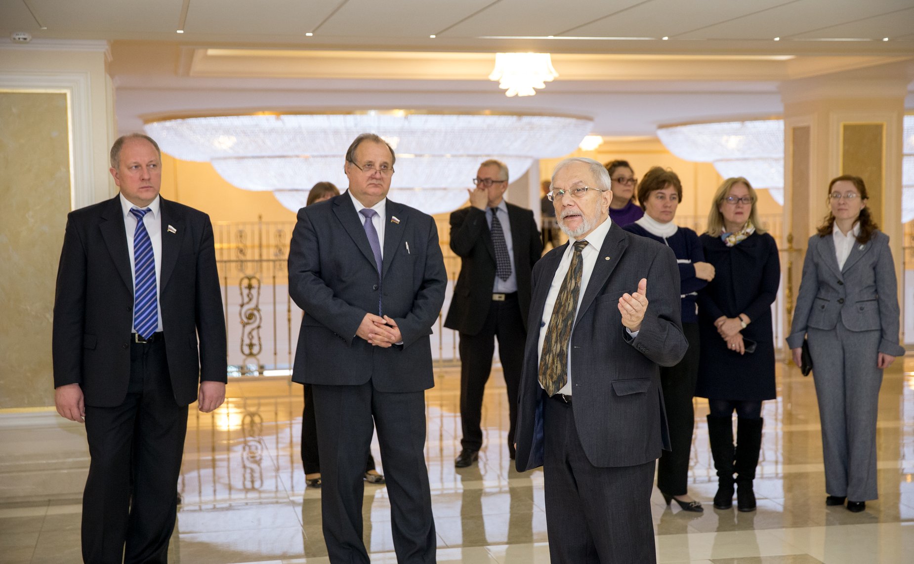 В. Кондрашин на открытии выставки научных трудов, изданных при поддержке Российского гуманитарного научного фонда