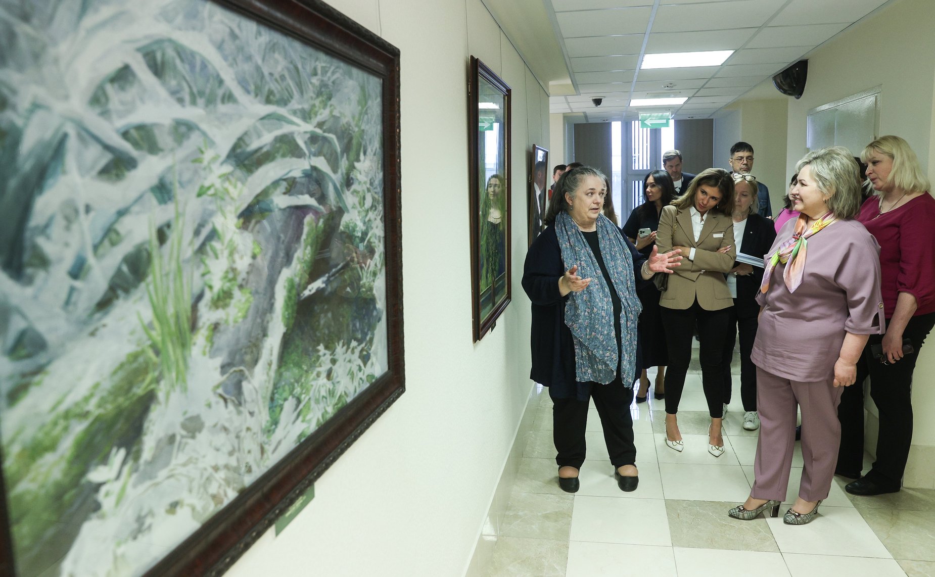 В Совете Федерацию открылась выставка картин «Сказки русского леса»