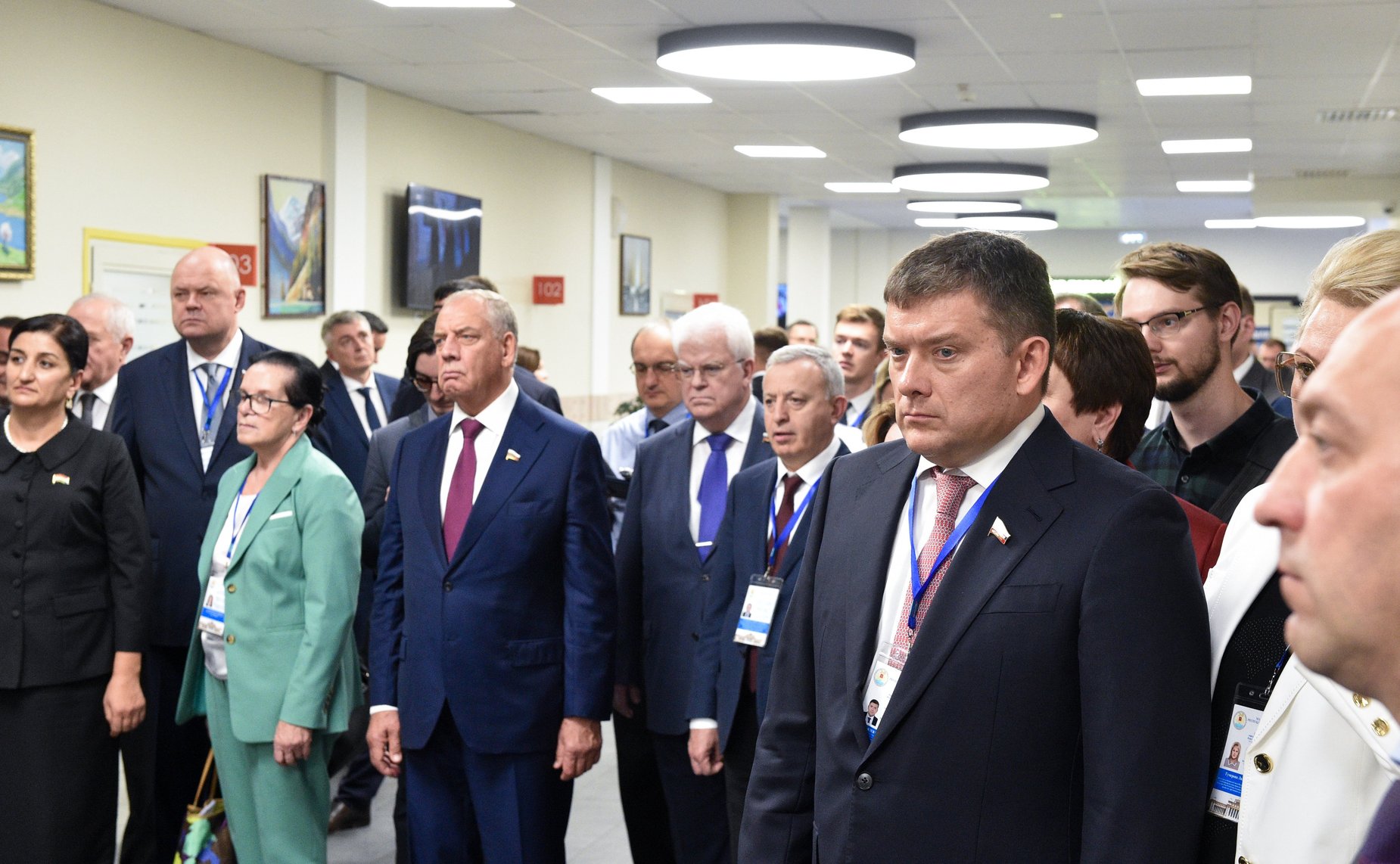 В Душанбе Валентина Матвиенко посетила школу имени Ю.А. Гагарина, пообщалась с учителями и учащимися и наградила лучших педагогов