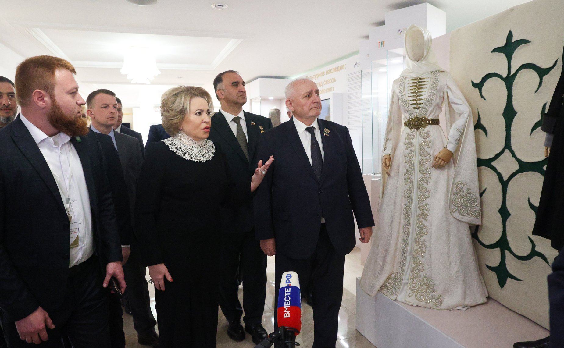 Председатель Совета Федерации и глава Парламента Чеченской Республики осмотрели выставку «Грозный – культурная столица России 2025 года»