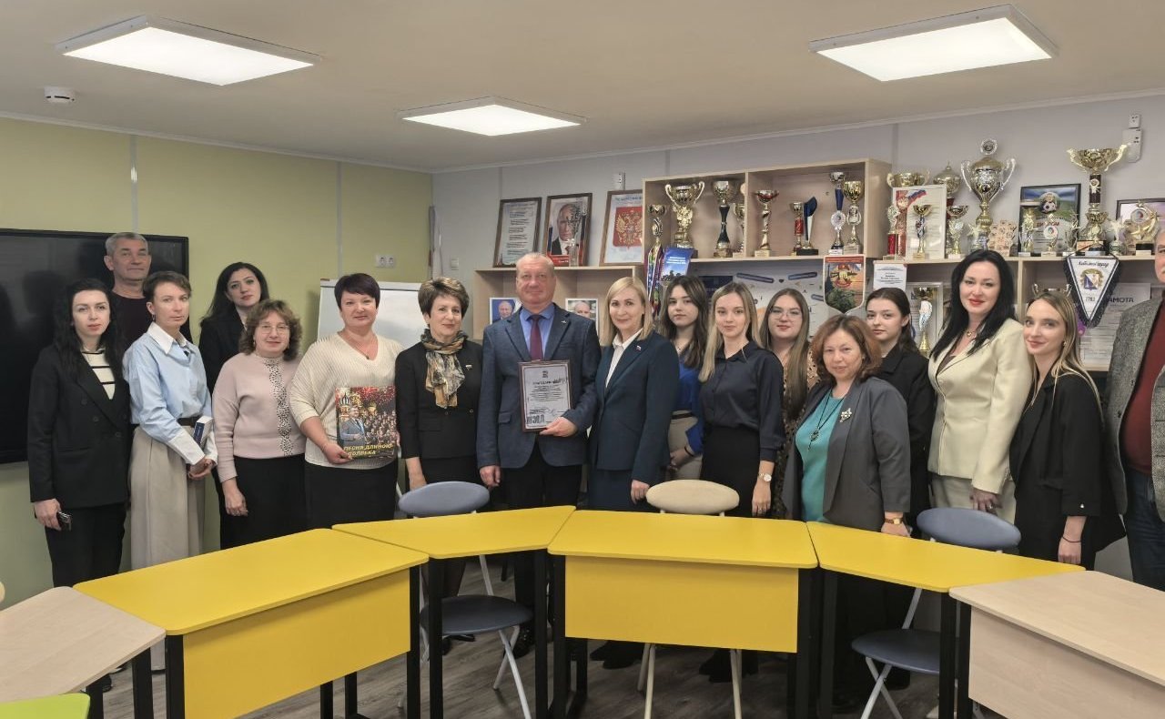 В День добровольца Екатерина Алтабаева посетила севастопольскую школу № 60 имени Героя Советского Союза В.С. Пилипенко