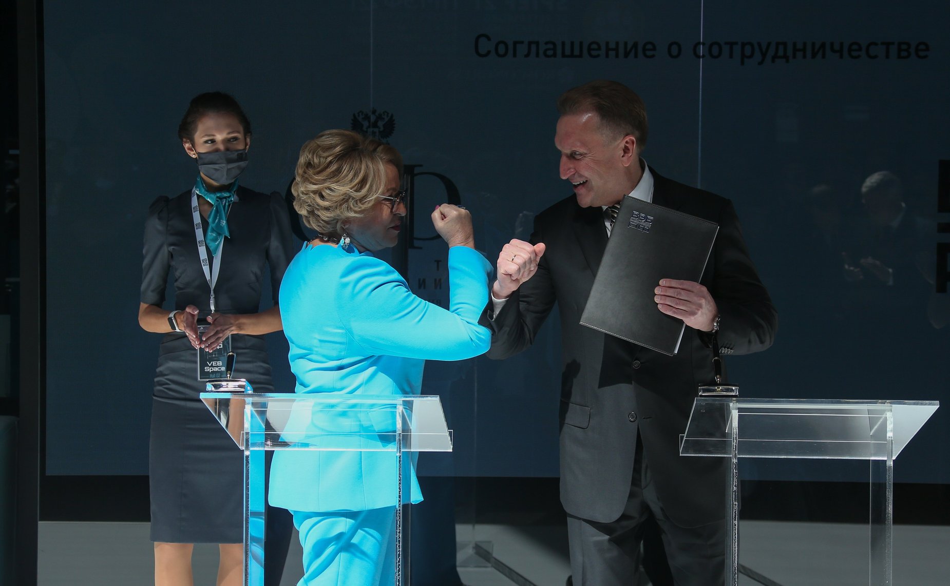 Церемония подписания соглашения о сотрудничестве между Советом Федерации ФС РФ и ГКР «ВЭБ.РФ»