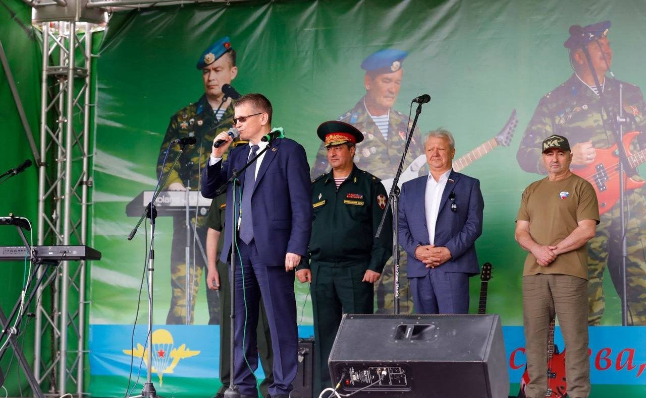 Александр Вайнберг поздравил ветеранов боевых действий в Нижегородском Парке Победы