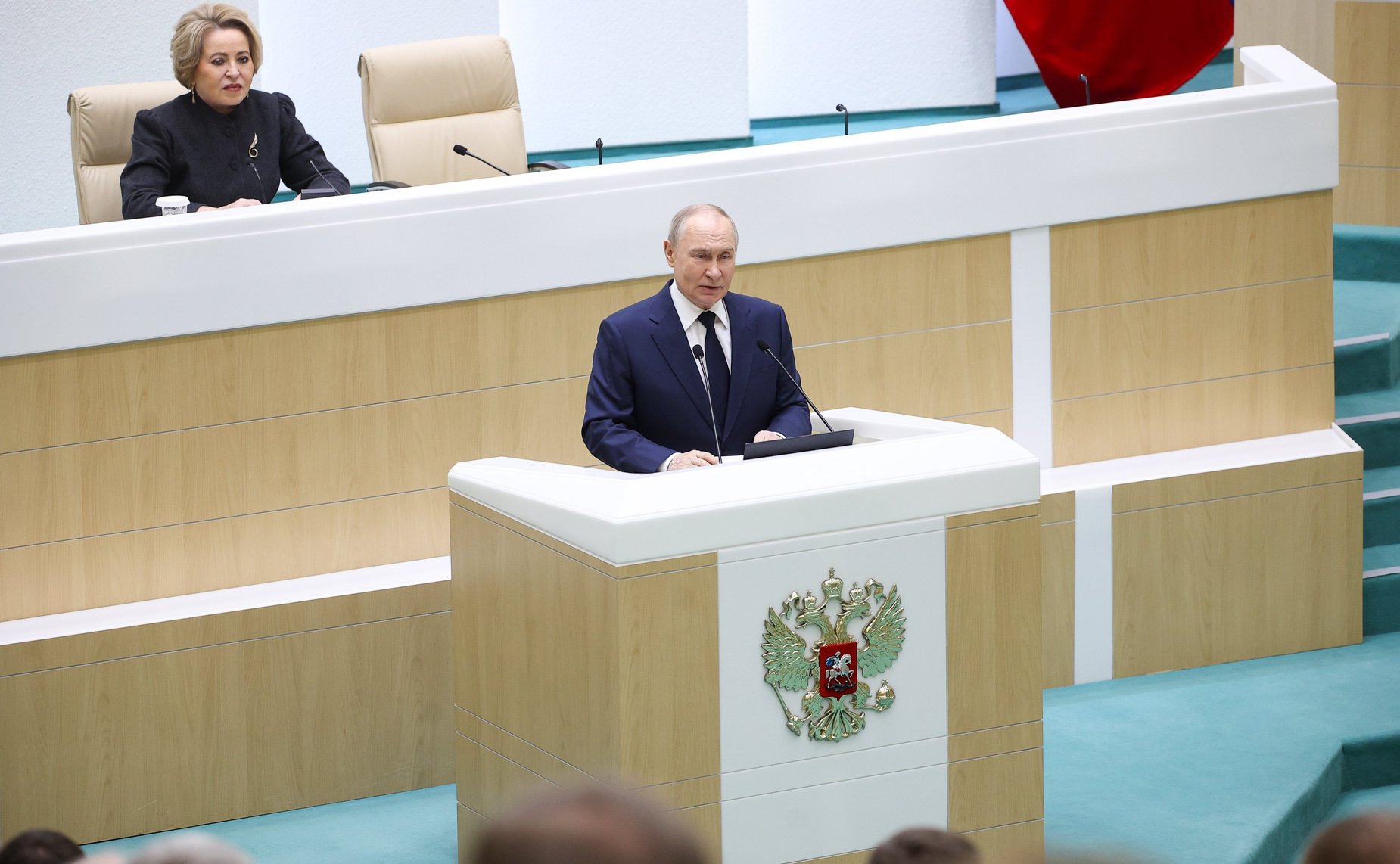 Президент Российской Федерации Владимир Путин выступил на заседании Совета Федерации, которое завершает осеннюю парламентскую сессию