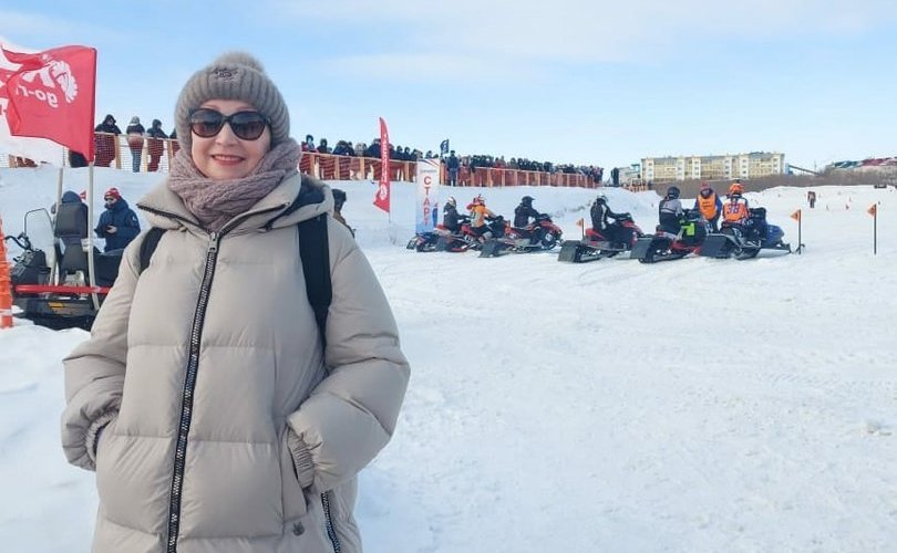 Римма Галушина в ходе поездки в регион приняла участие в традиционном окружном спортивном празднике снегоходной техники