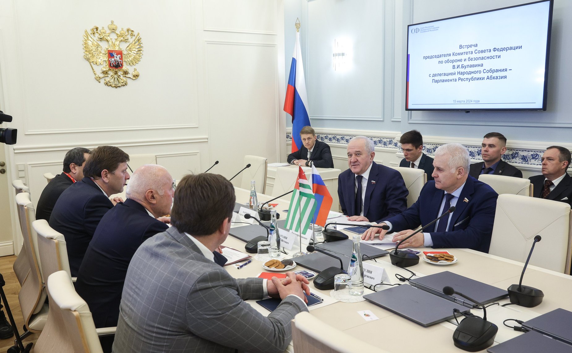 Председатель Комитета СФ по обороне и безопасности Владимир Булавин провёл рабочую встречу с делегацией Парламента Абхазии