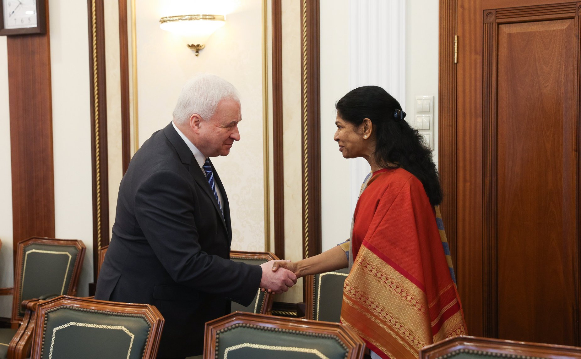 Встреча первого заместителя председателя Комитета СФ по международным делам Андрея Денисова с делегацией Республики Индии во главе с членом Народной палаты парламента Каниможи Карунанидхи