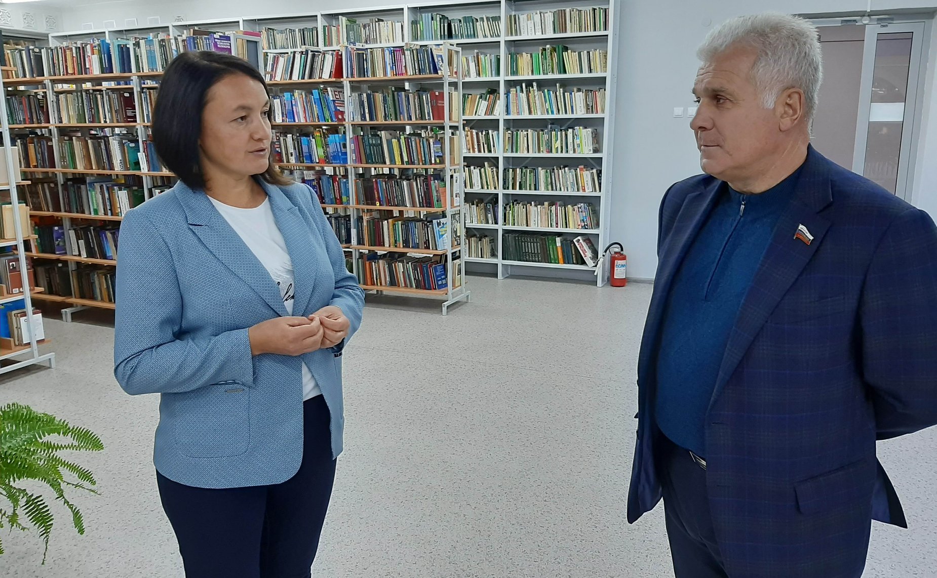 Сергей Мартынов посетил библиотеку и отметил успешную работу ее коллектива