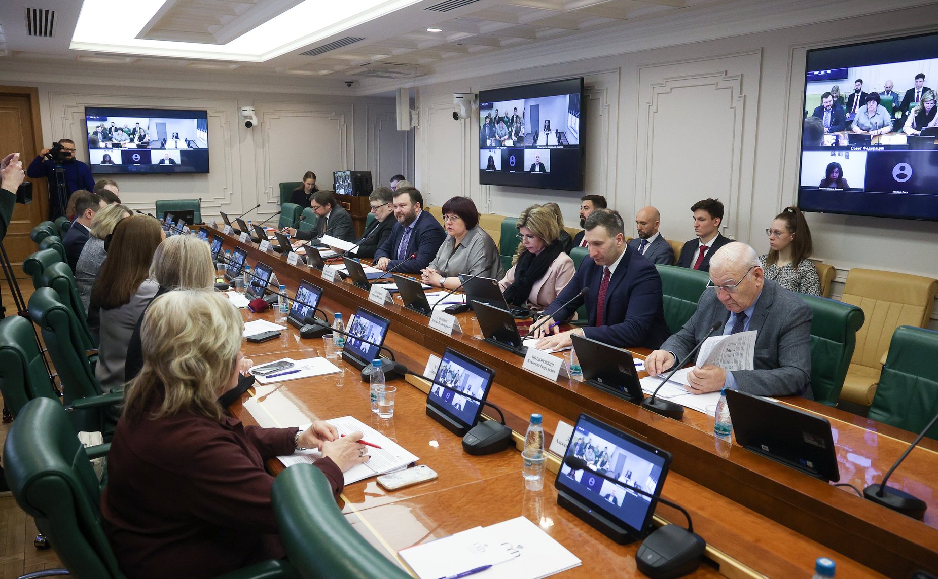 Совещание Комитета СФ по международным делам по вопросам совершенствования практики переселения в Россию соотечественников за рубежом, лиц, разделяющих российские духовно-нравственные ценности, и лиц, представляющих интерес для РФ