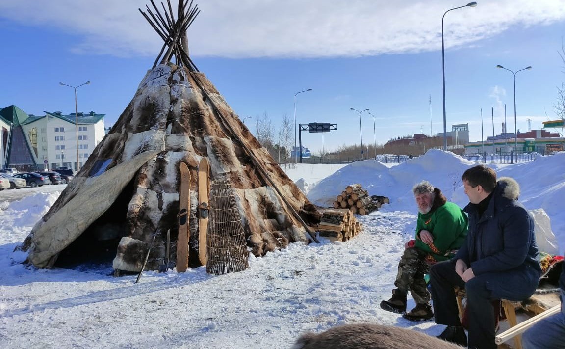 Эдуард Исаков посетил в столице Югры IV Международный молодежный научно-практический форум «Нефтяная столица»