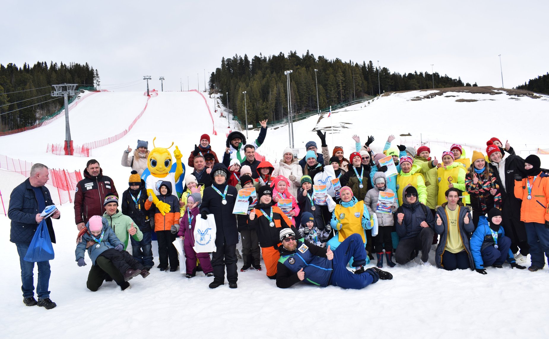Эдуард Исаков посетил учреждения социального обслуживания и образования, здравоохранения и спорта в Когалыме и Нижневартовске