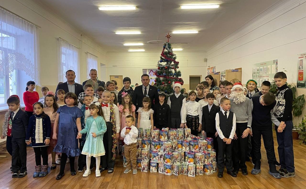 Айрат Гибатдинов поздравил детей Ульяновской области с наступающим Новым годом