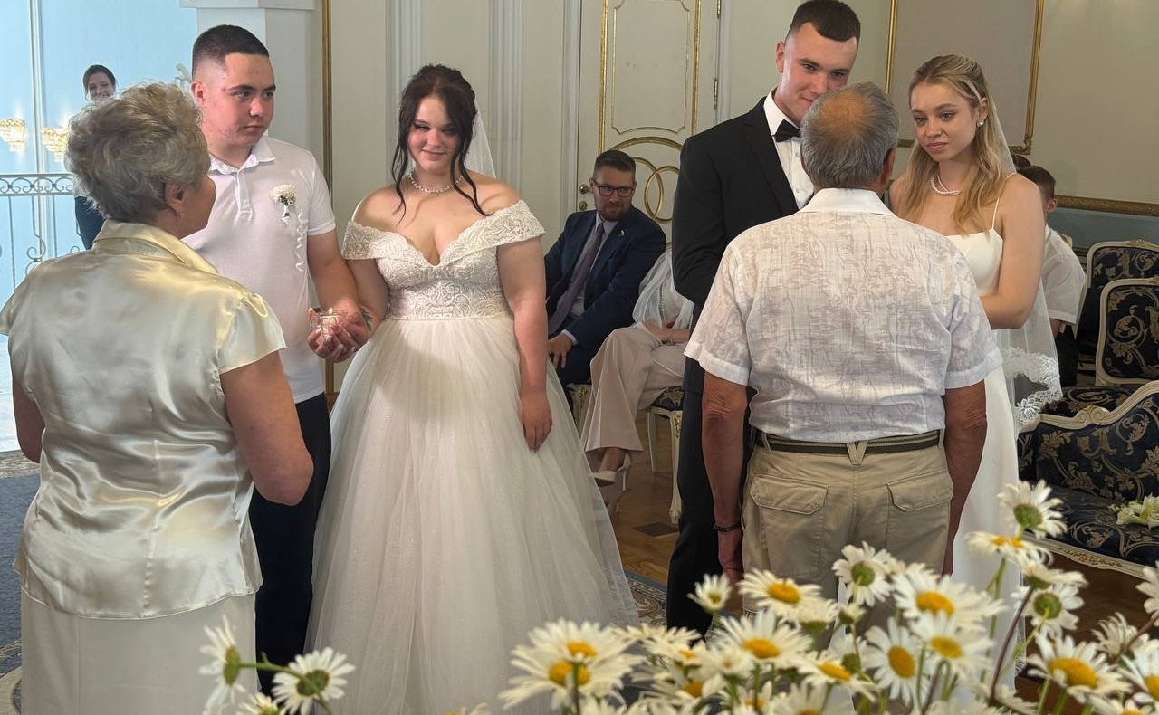 Руслан Смашнев поздравил смоленские пары с Днем семьи, любви и верности