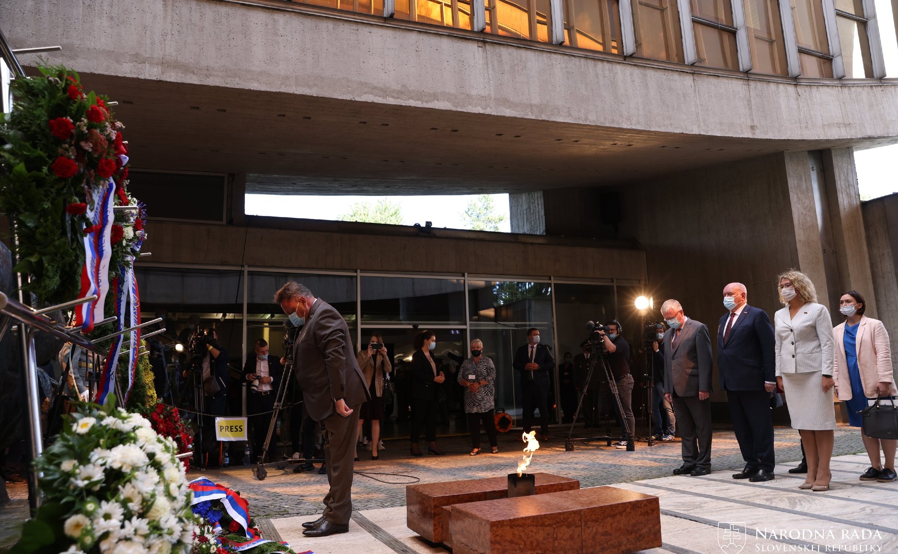 Делегация СФ совместно со словацкими депутатами возложила венок к мемориалу «Славин», посвященному воинам Советской армии, которые погибли за освобождение Словакии от фашистских захватчиков в годы Второй мировой войны