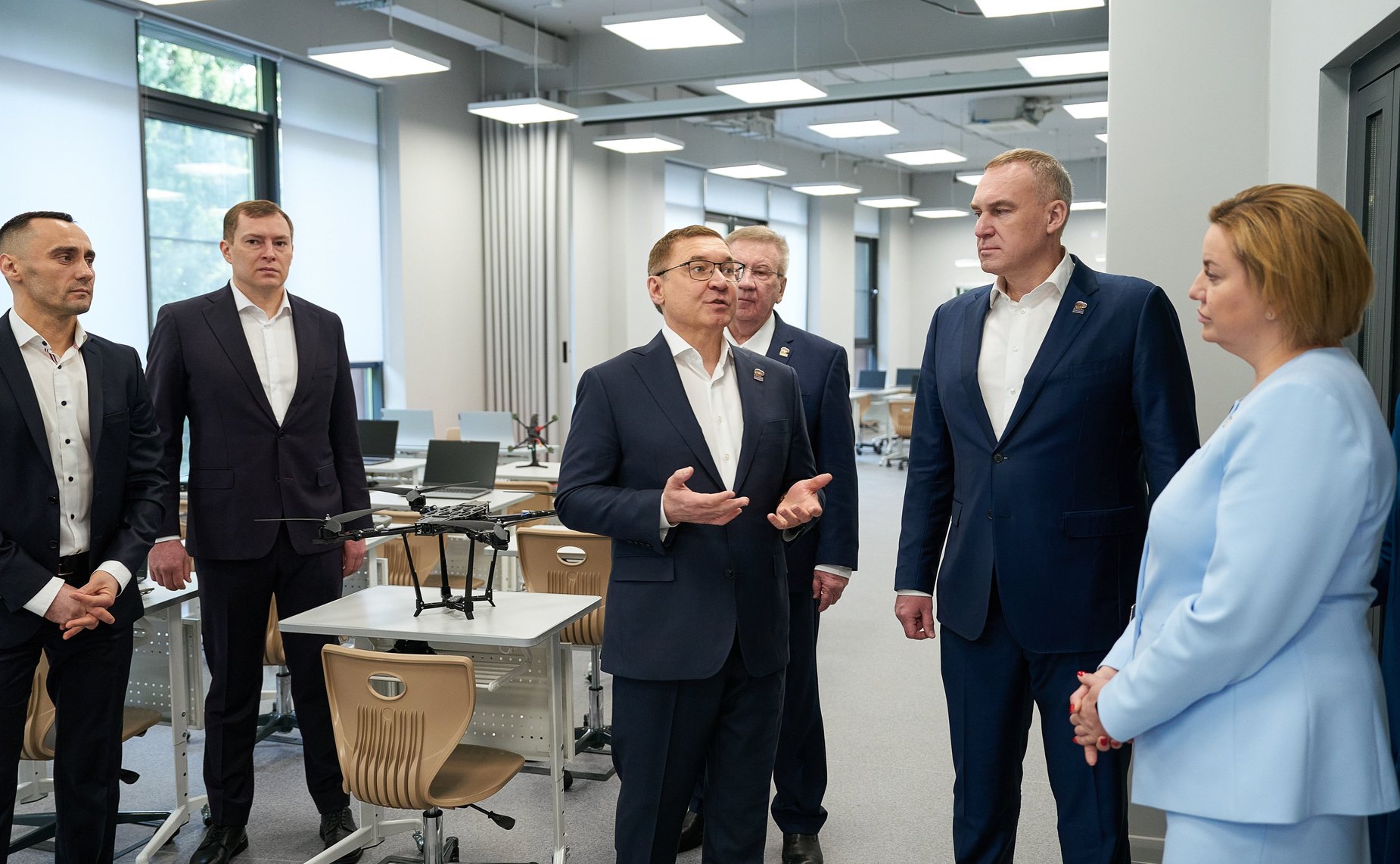 Первый заместитель Председателя СФ Владимир Якушев посетил новый корпус Югорского физико-математического IT-лицея в столице ХМАО Югре