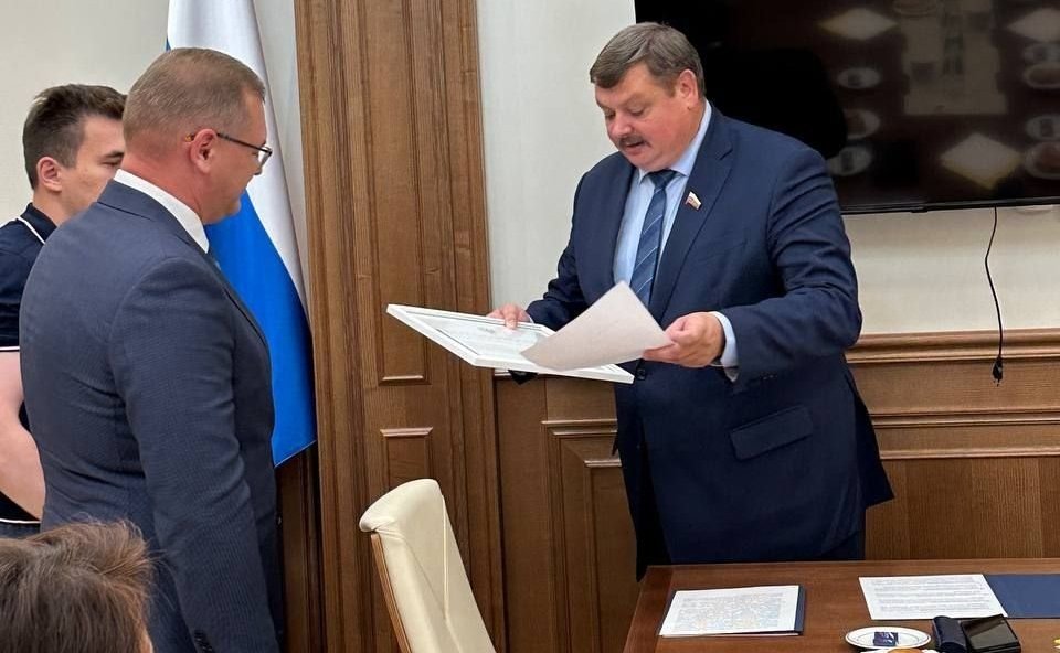 Сергей Колбин вручил награды Совета Федерации врачам института им. П.А. Герцена