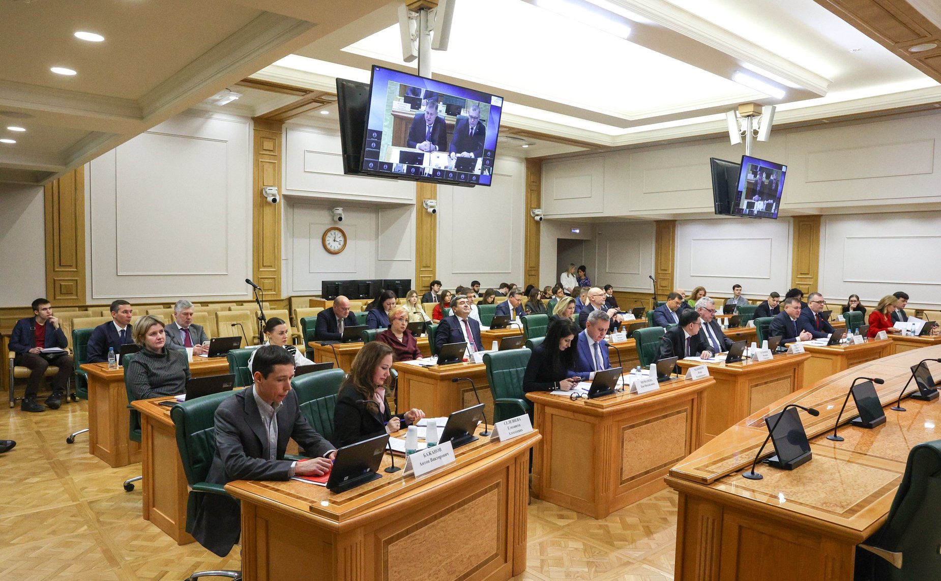 Круглый стол на тему «Особый порядок привлечения к административной ответственности судей и иных должностных лиц, выполняющих определенные государственные функции»