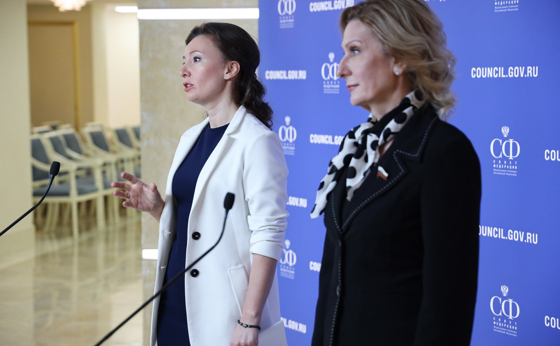 Пресс-подход Инны Святенко и Анны Кузнецовой по итогам заседания парламентской комиссии по расследованию преступных действий в отношении несовершеннолетних со стороны киевского режима